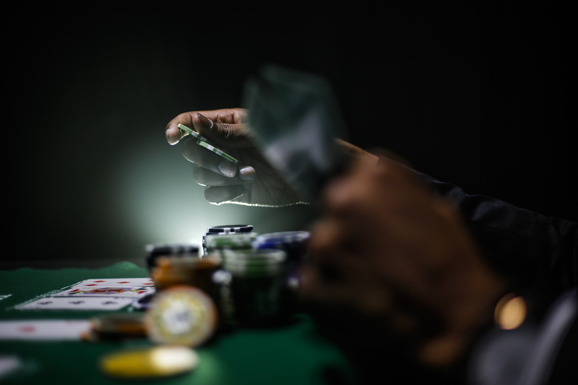 How to Be an Expert in Playing Poker