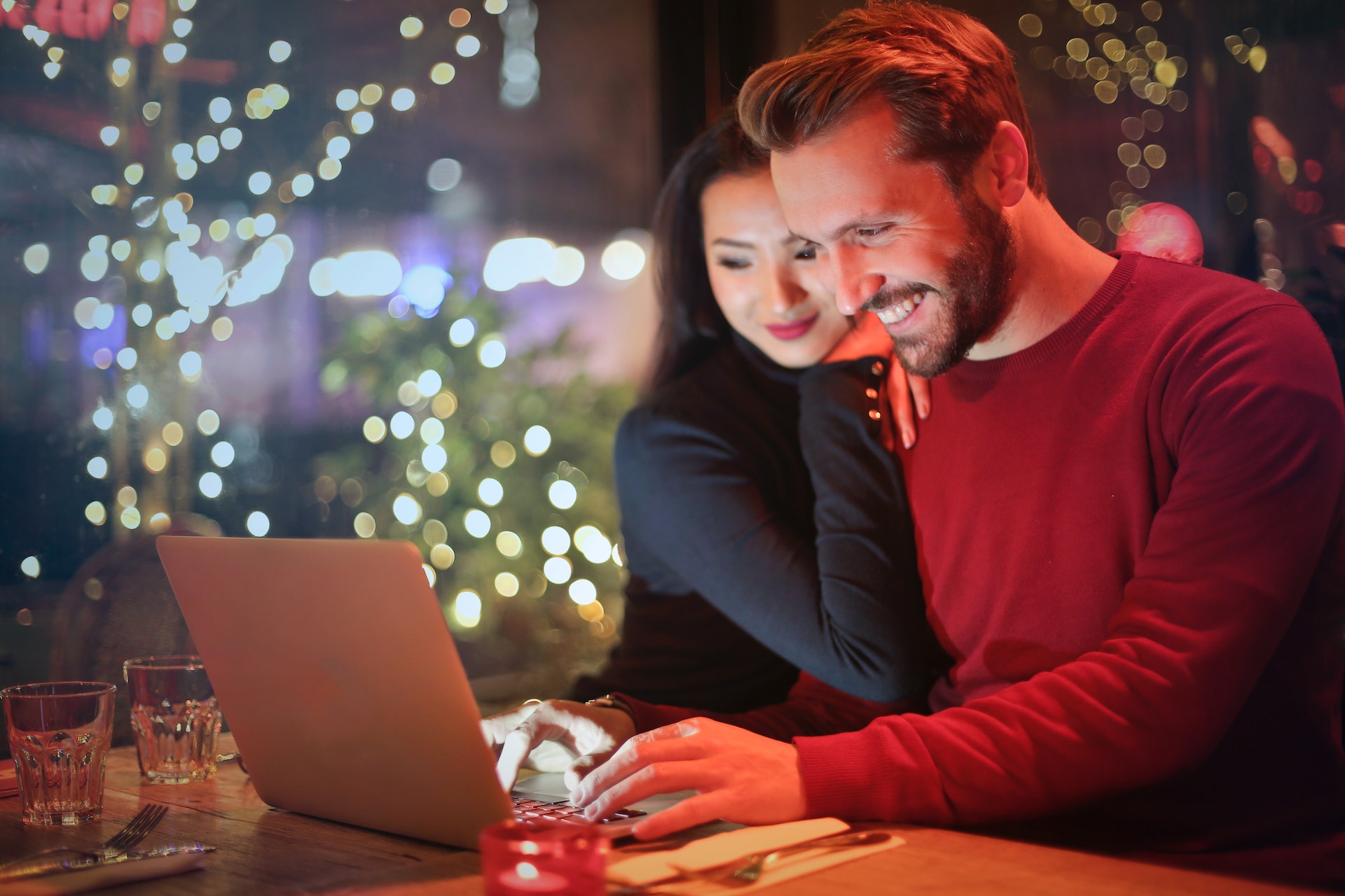 Remarkable Ways in Which AI and Machine Learning Revolutionize the Online Gambling Industry